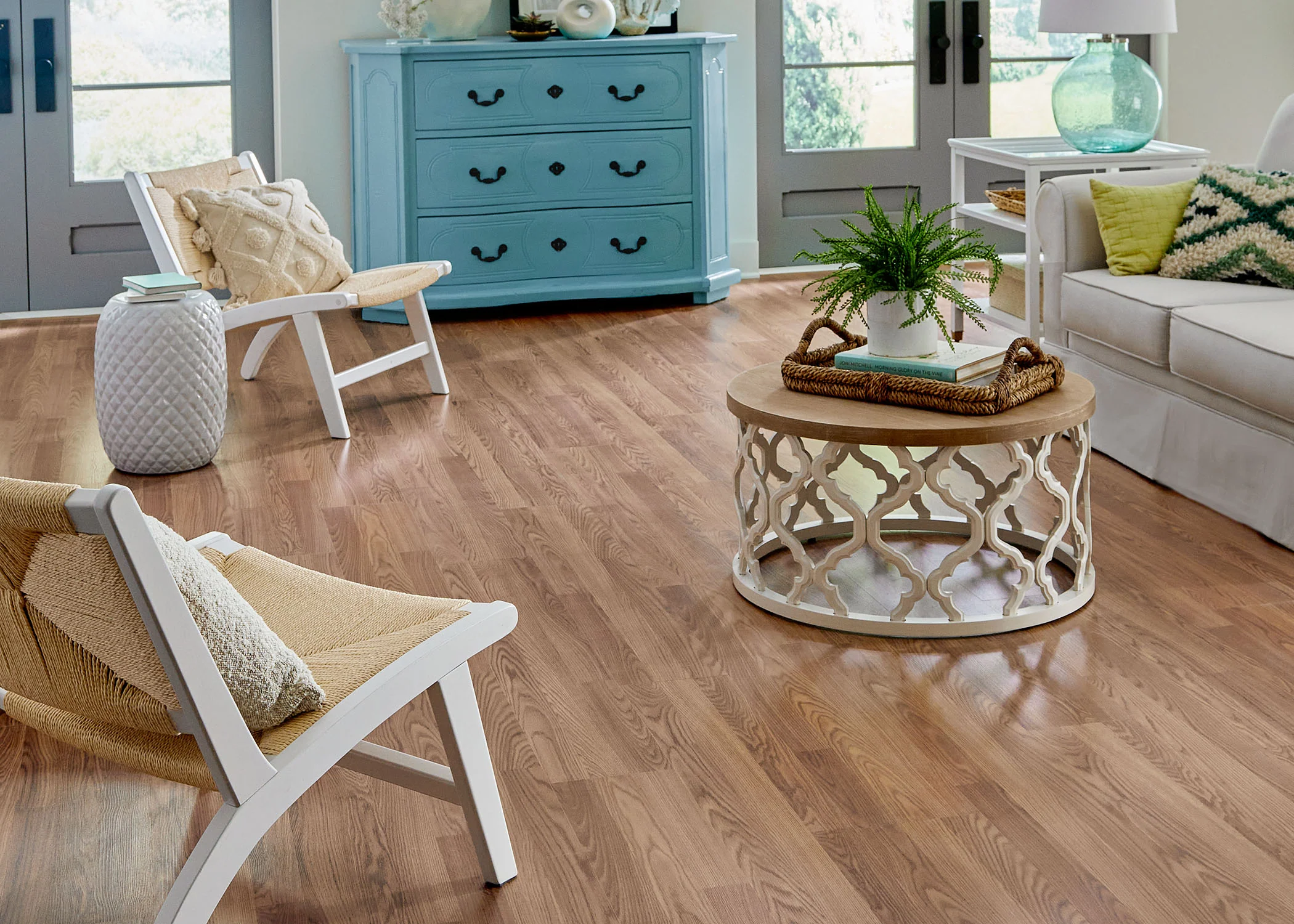 1554-8mm-cinnabar-oak-w-pad-laminate-flooring-8.03-in.-wide-x-48-in.-long-2.webp 8mm Cinnabar Oak w/ pad Laminate Flooring 8.03 in. Wide x 48 in. Long