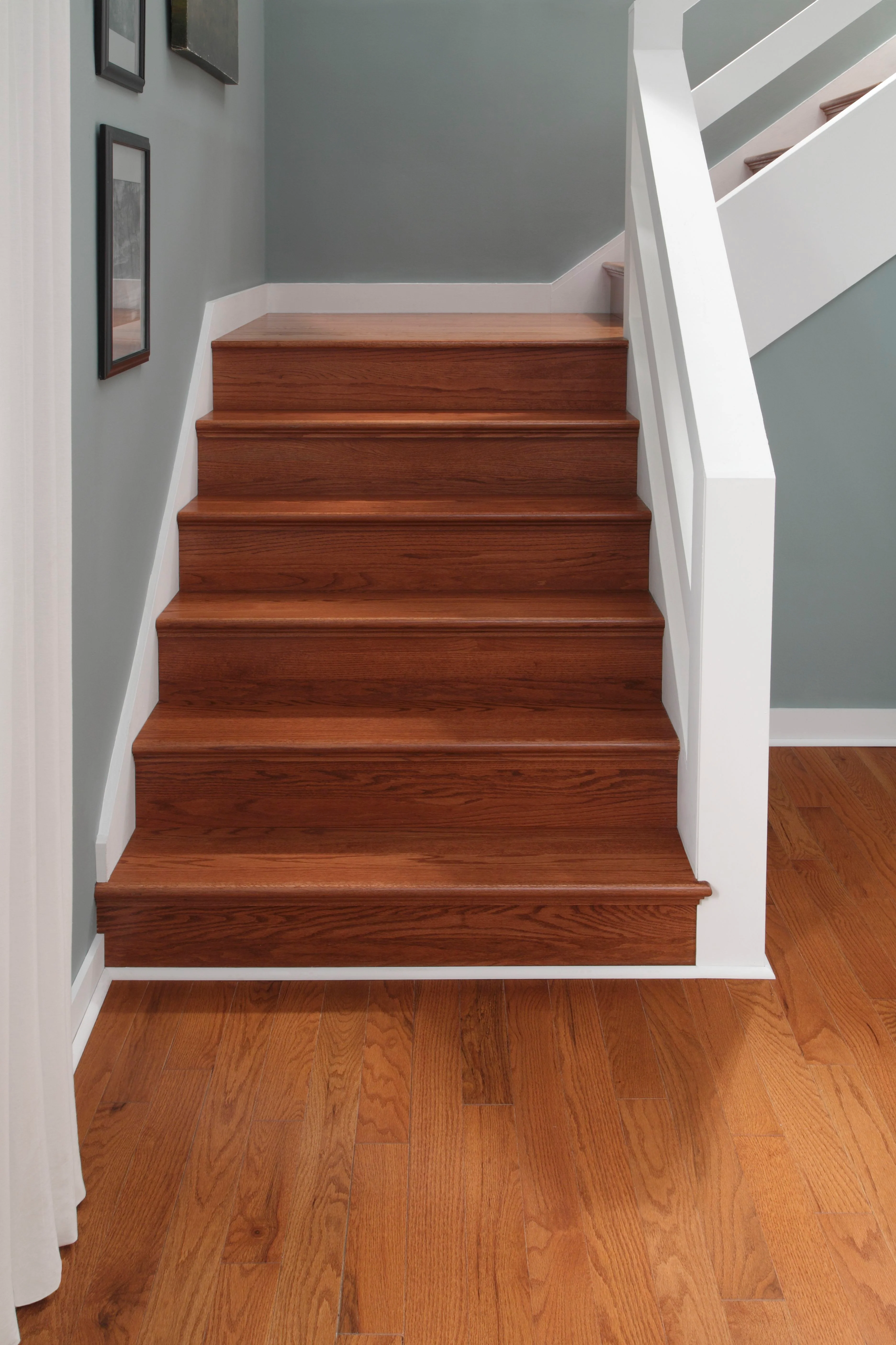 266-3-4-in.-classic-gunstock-oak-prefinished-solid-hardwood-flooring-3.25-in.-wide-2.webp 3/4 in. Classic Gunstock Oak Prefinished Solid Hardwood Flooring 3.25 in. Wide
