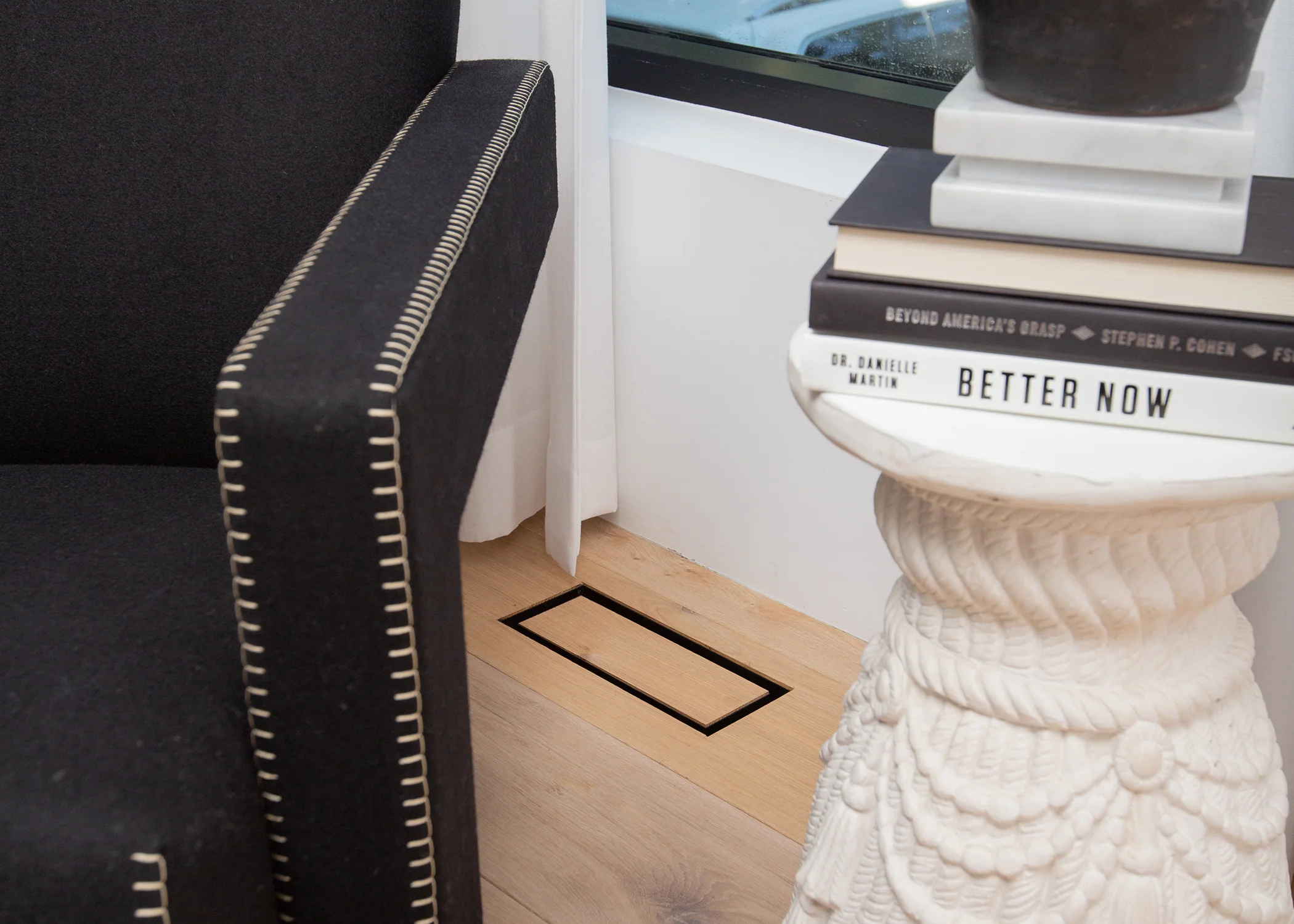 Flushmount Lite Matte Black 4"x12" - PRO